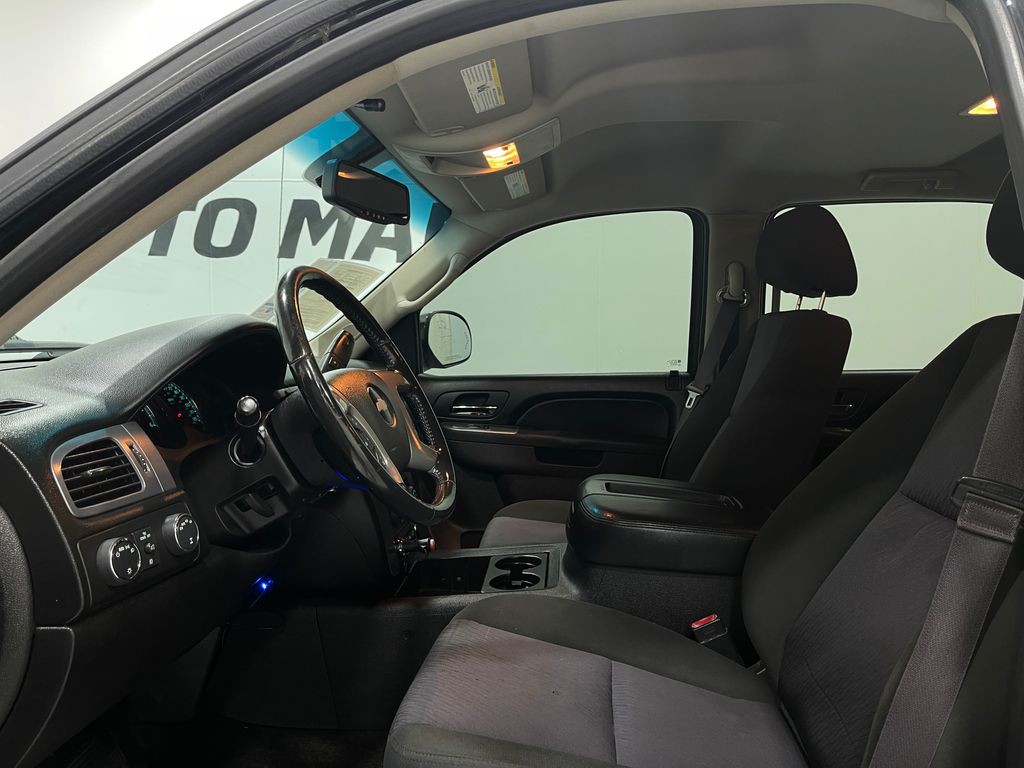 2013 Chevrolet Avalanche Image 11