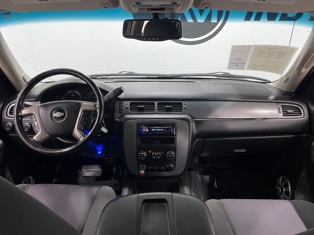 2013 Chevrolet Avalanche Image 17