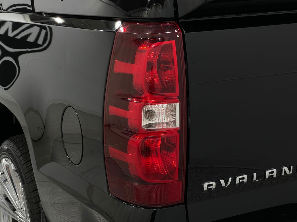 2013 Chevrolet Avalanche Image 30