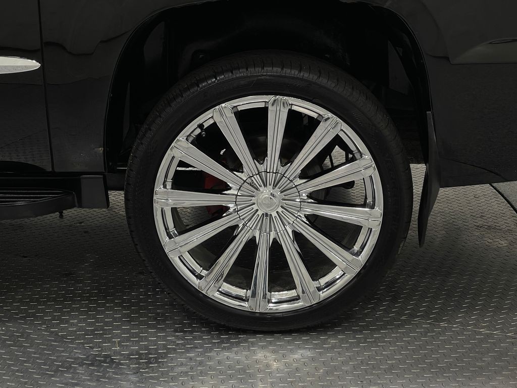 2013 Chevrolet Avalanche Image 31