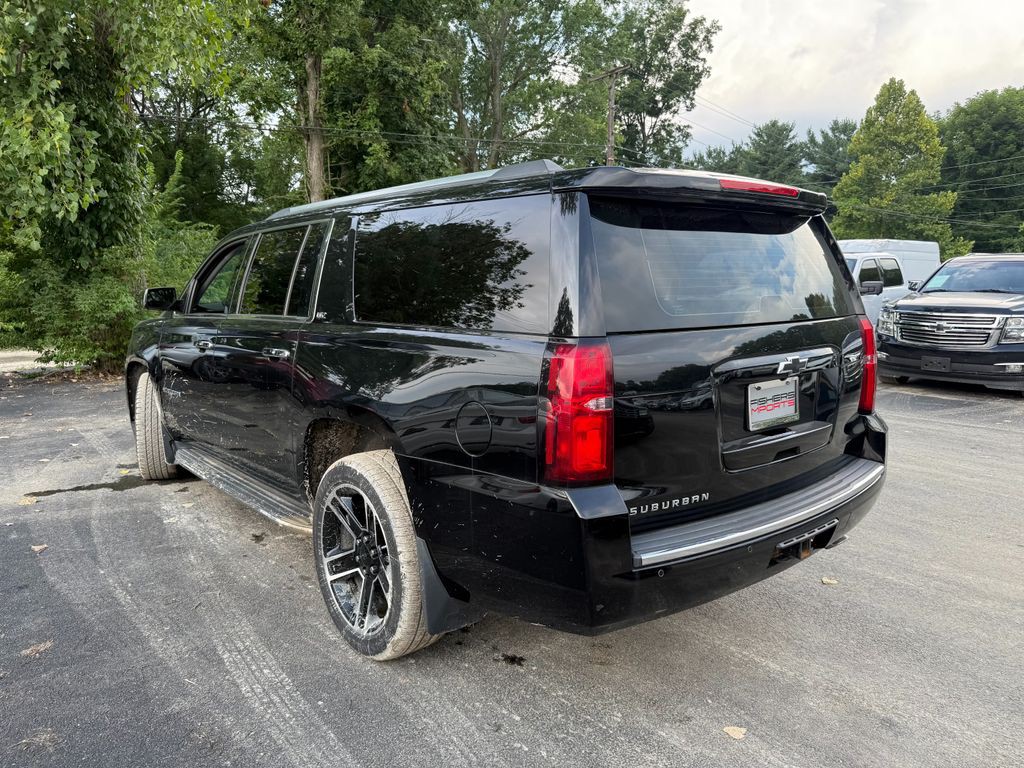 2016 Chevrolet Suburban Image 6