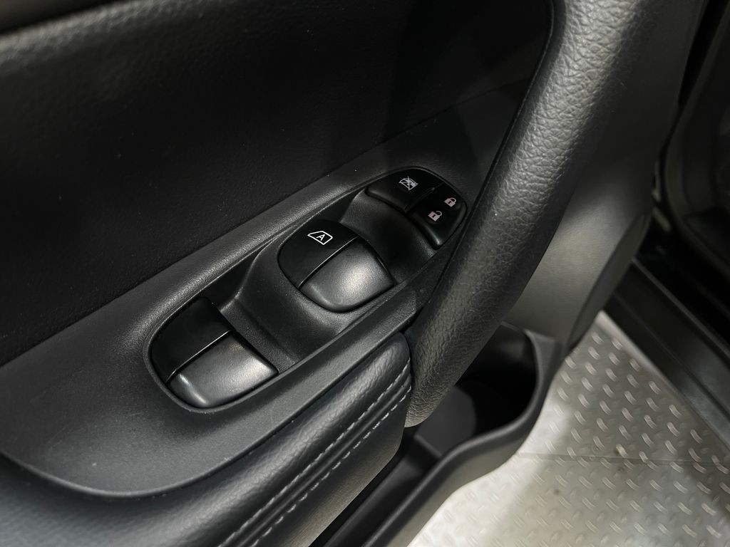 2016 Nissan Rogue Image 14