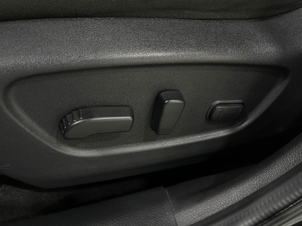 2016 Nissan Rogue Image 15