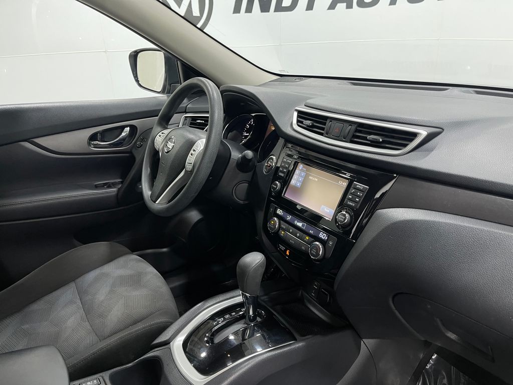 2016 Nissan Rogue Image 18