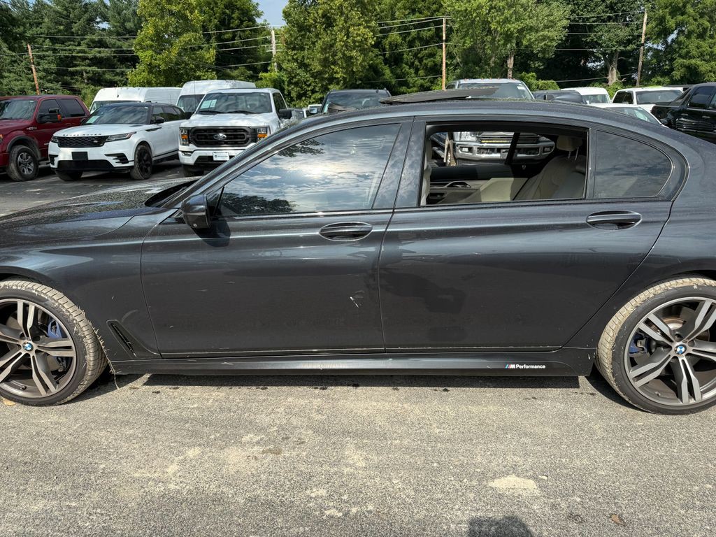 2016 BMW 7 Series Image 4
