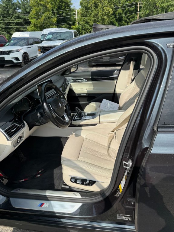 2016 BMW 7 Series Image 8