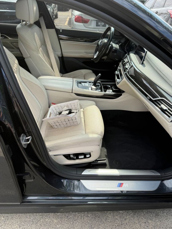2016 BMW 7 Series Image 9