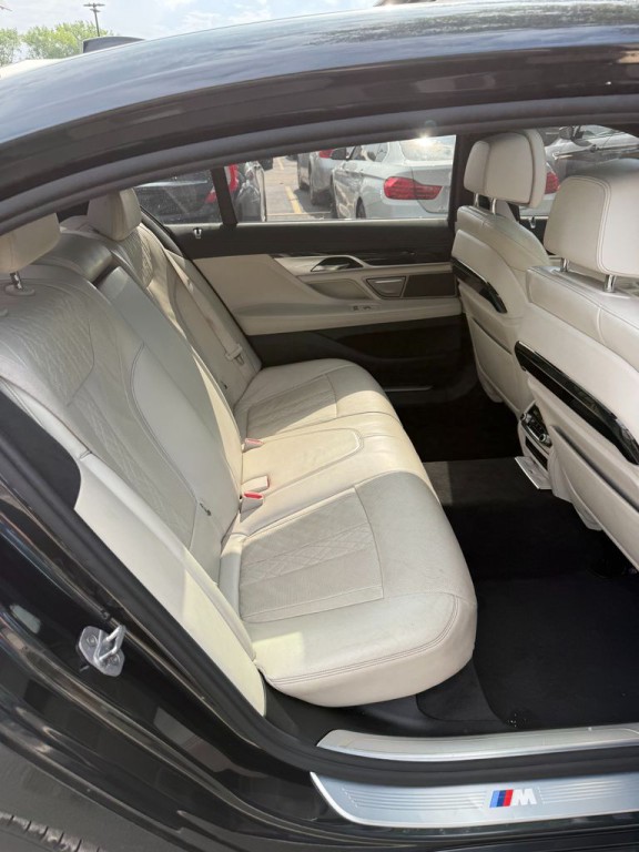 2016 BMW 7 Series Image 12