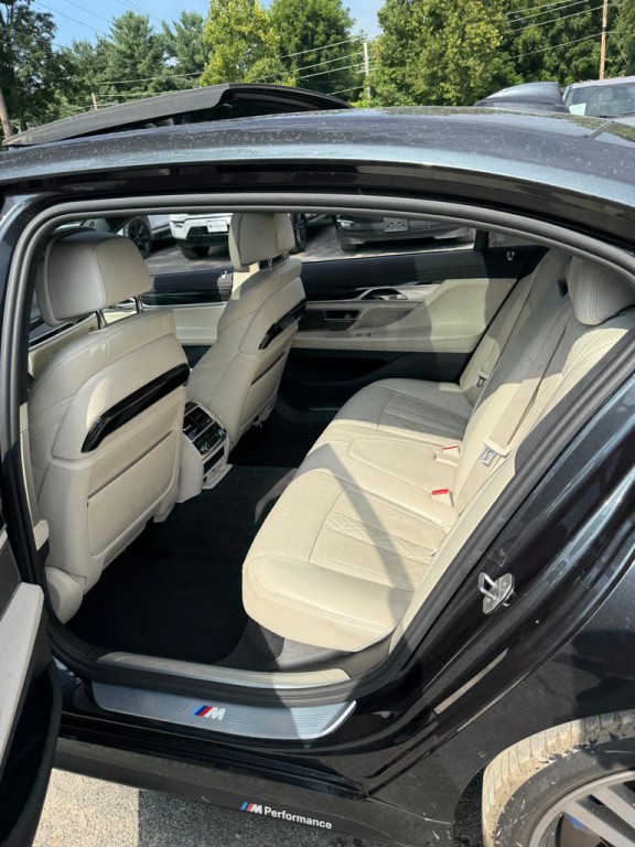 2016 BMW 7 Series Image 13