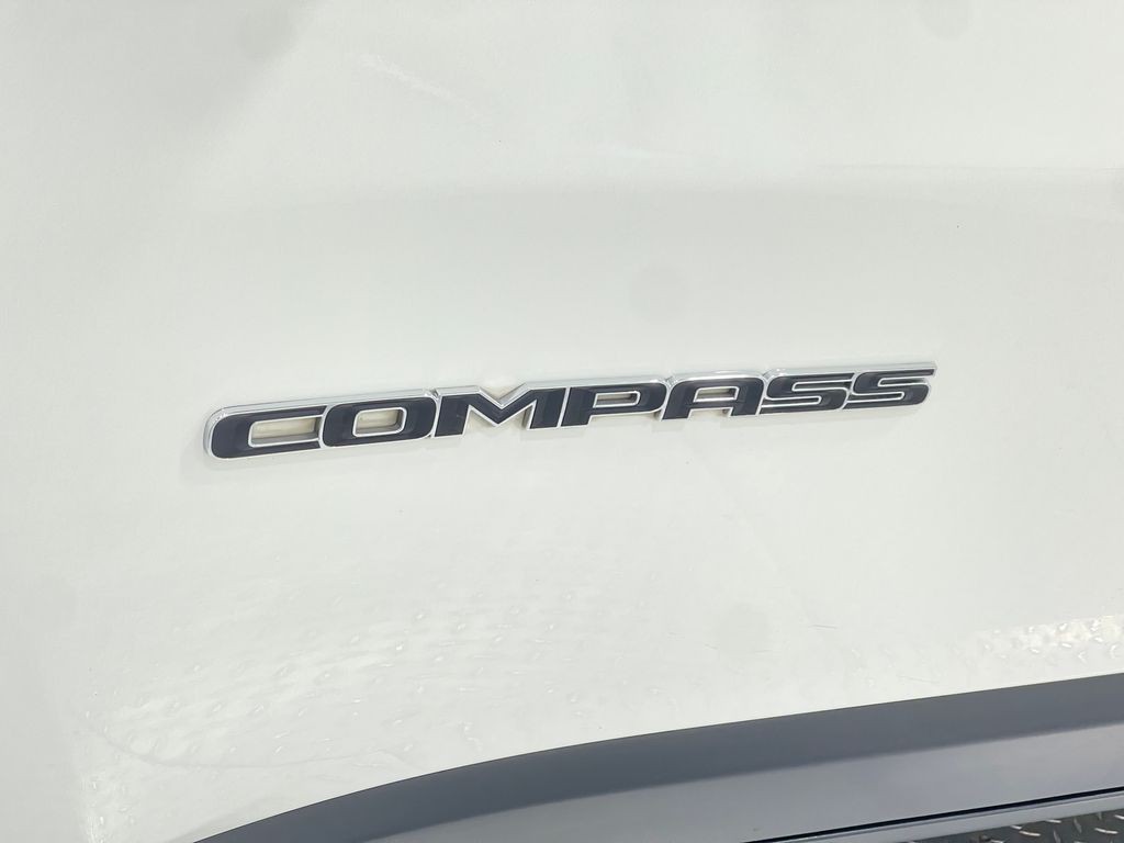 2018 Jeep Compass Image 38