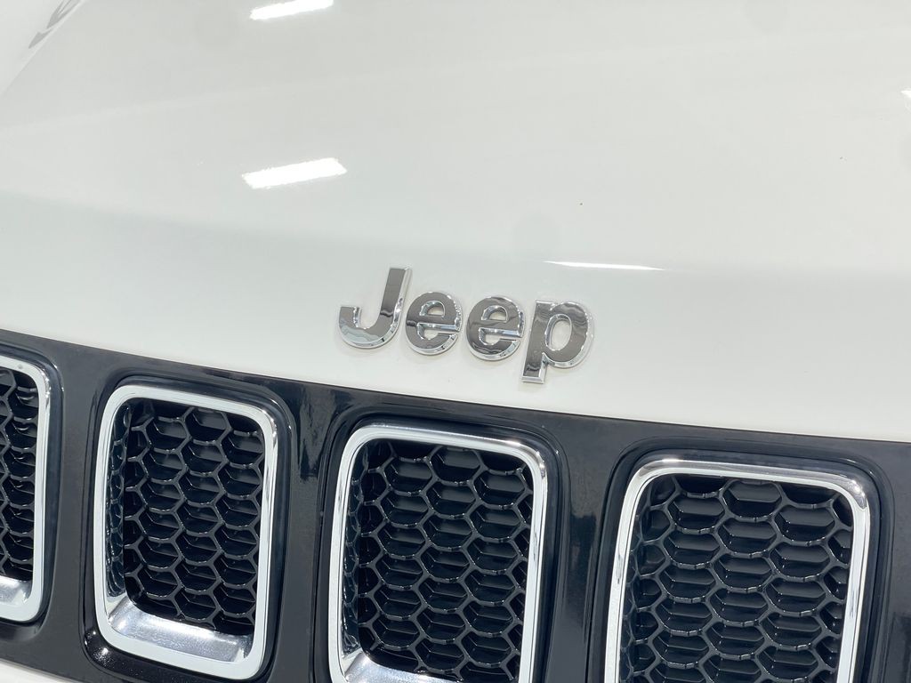 2019 Jeep Compass Image 38