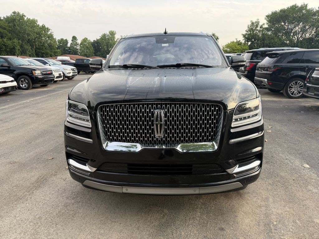 2019 Lincoln Navigator Image 2