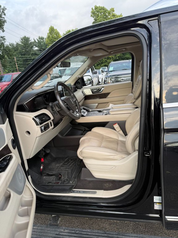 2019 Lincoln Navigator Image 8