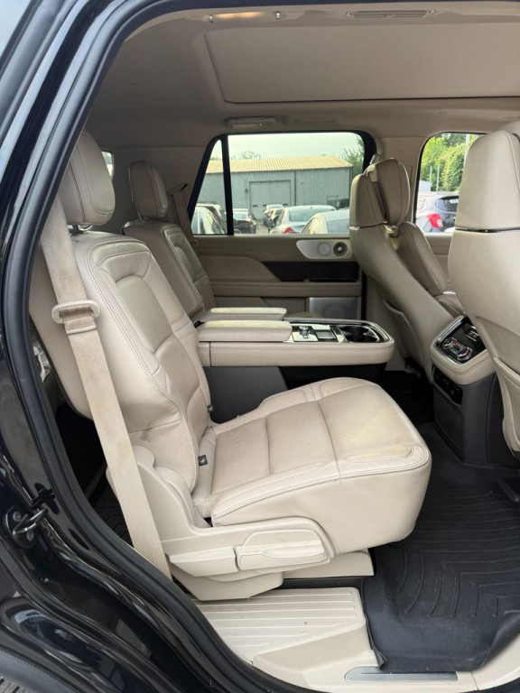 2019 Lincoln Navigator Image 11