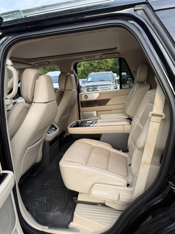 2019 Lincoln Navigator Image 12