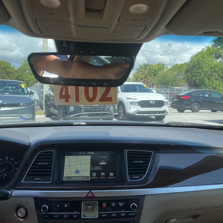 2018 Genesis G80 Image 11