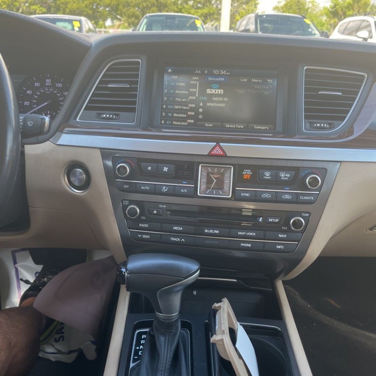 2018 Genesis G80 Image 12