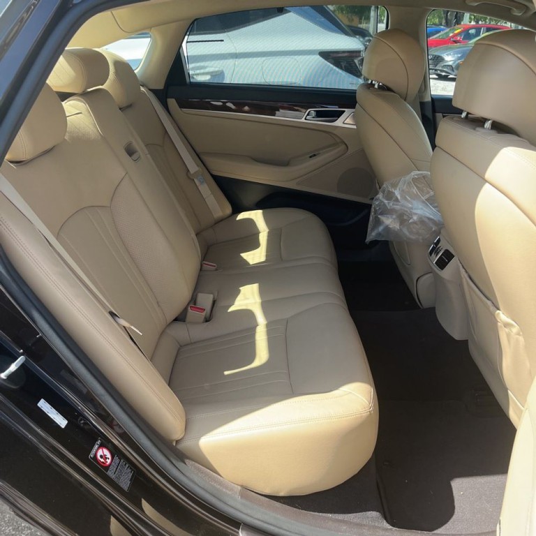 2018 Genesis G80 Image 17
