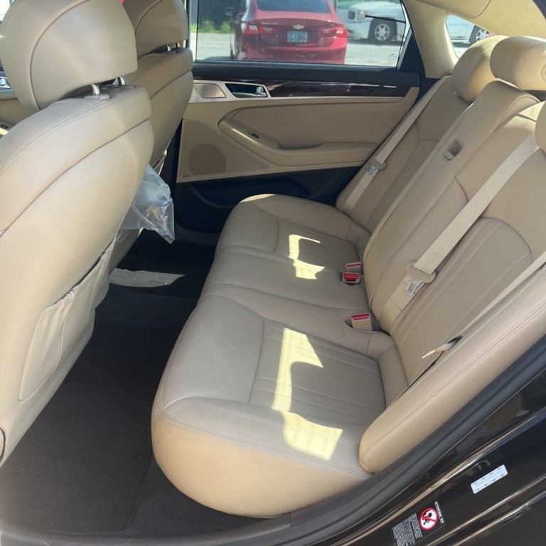 2018 Genesis G80 Image 18