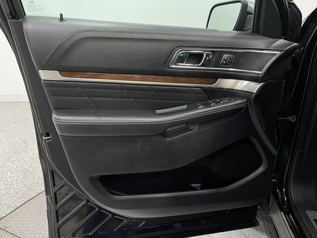 2019 Ford Explorer Image 16