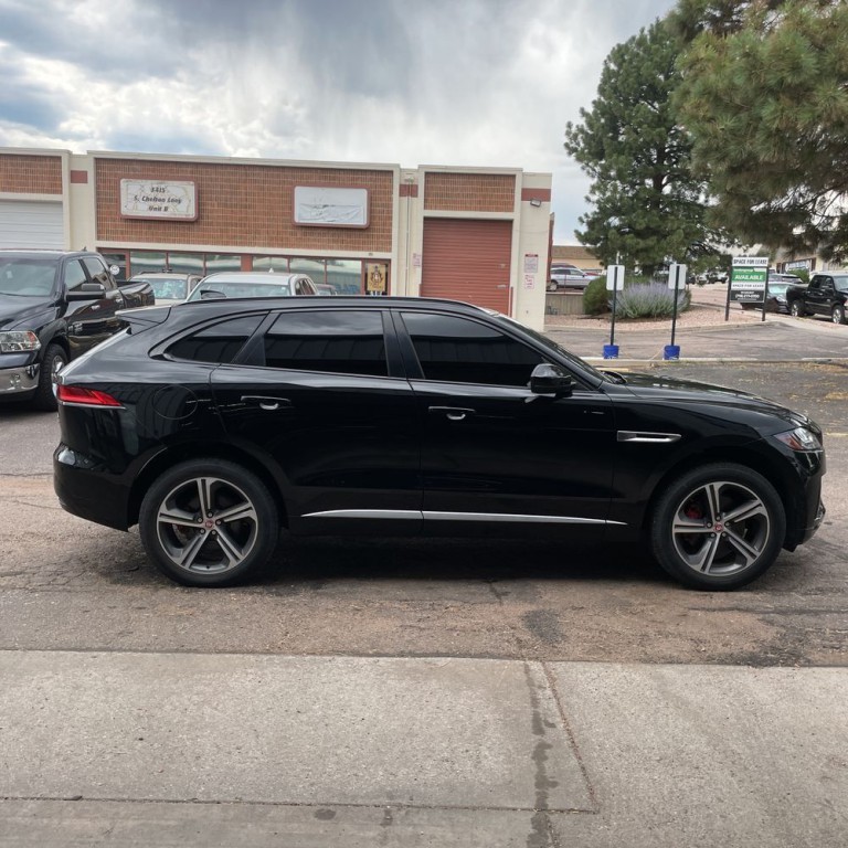 2017 Jaguar F-PACE Image 4