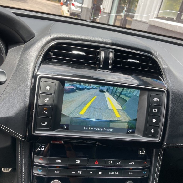 2017 Jaguar F-PACE Image 13