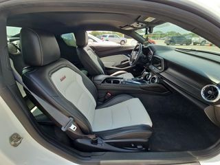 2017 Chevrolet Camaro Image 8