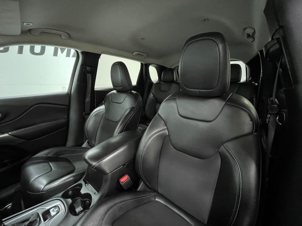 2019 Jeep Cherokee Image 12