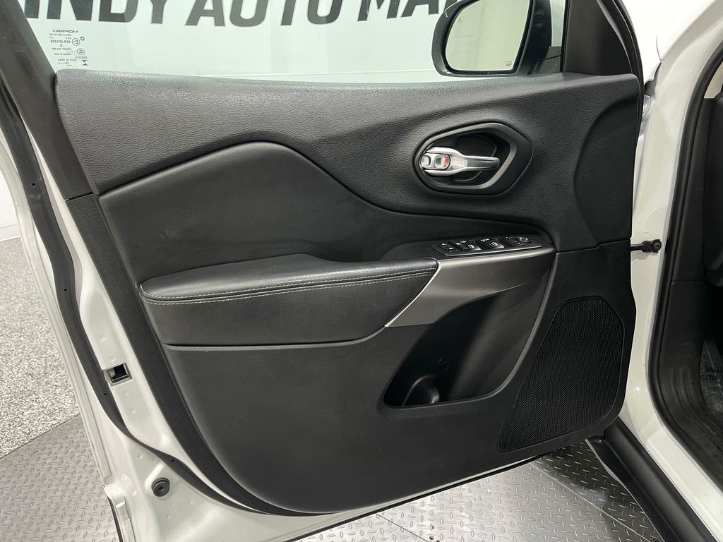 2019 Jeep Cherokee Image 13