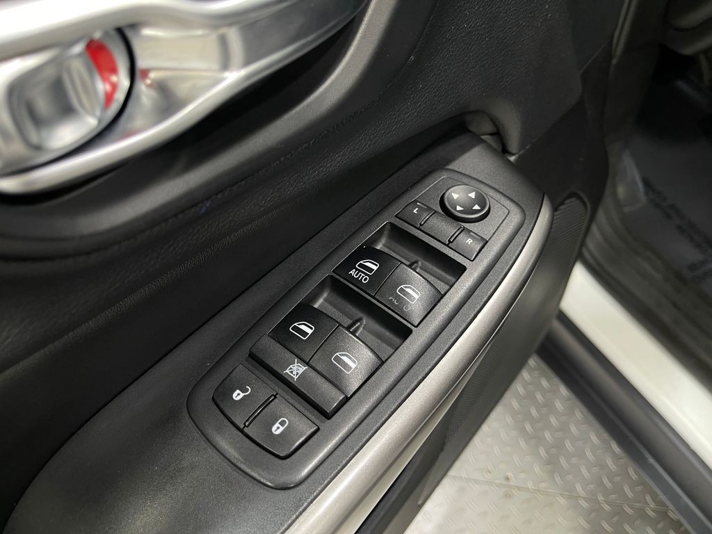 2019 Jeep Cherokee Image 14