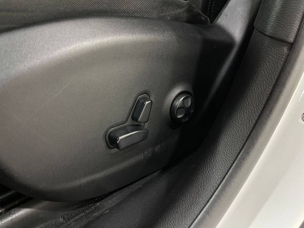 2019 Jeep Cherokee Image 15