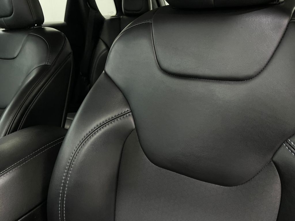 2019 Jeep Cherokee Image 16