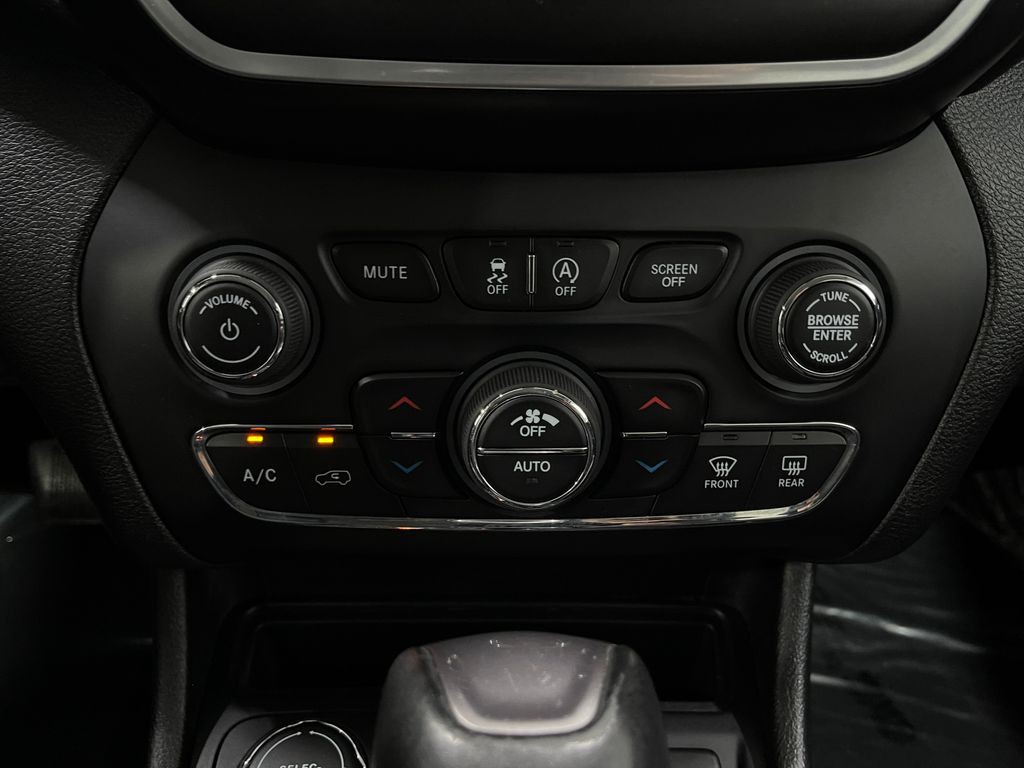 2019 Jeep Cherokee Image 24