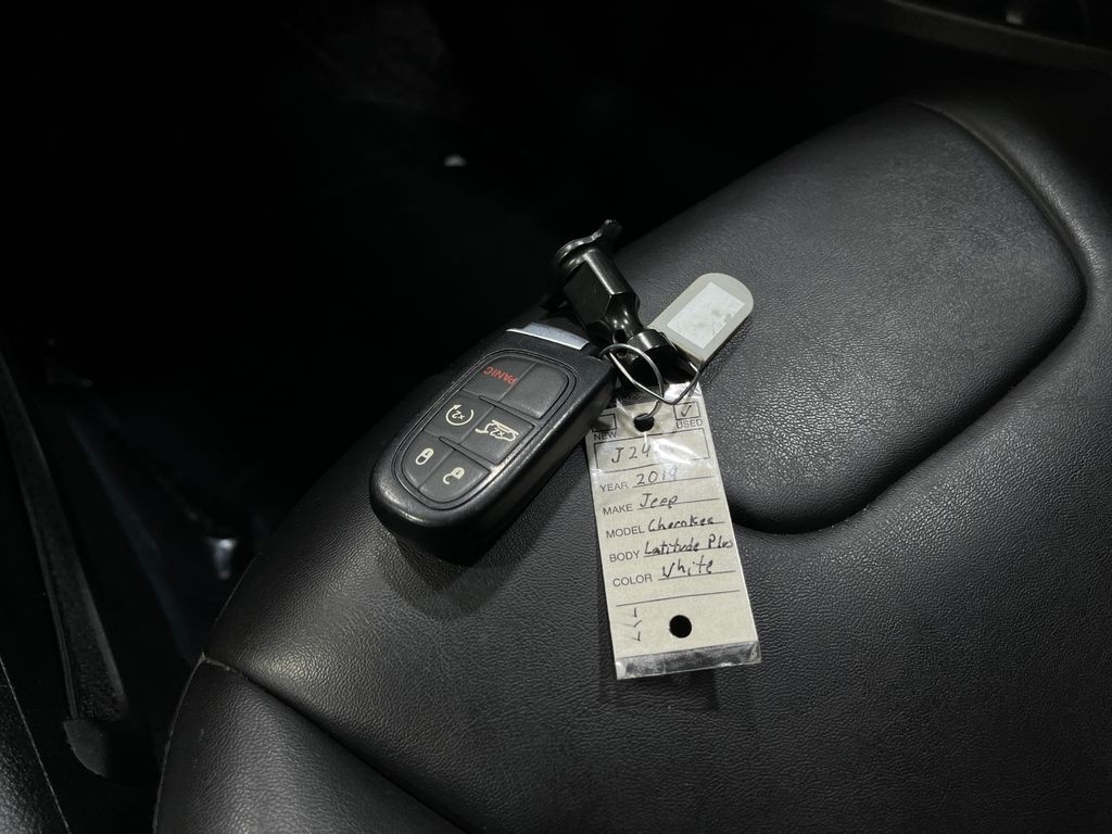 2019 Jeep Cherokee Image 36