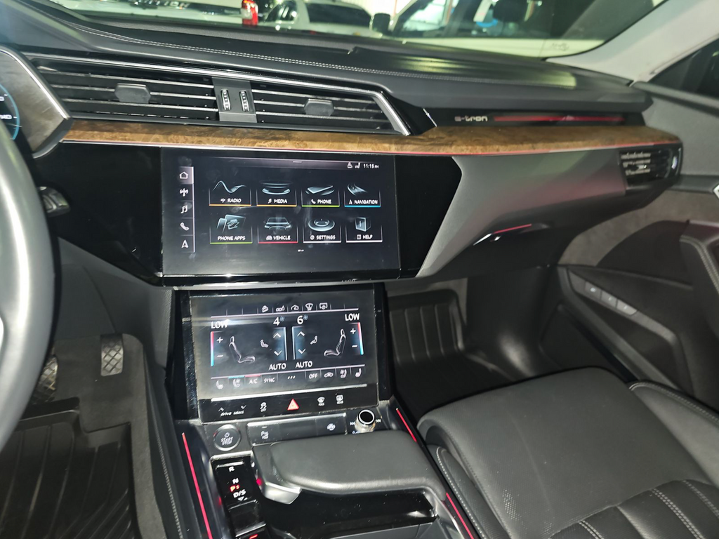2019 Audi e-tron Image 7