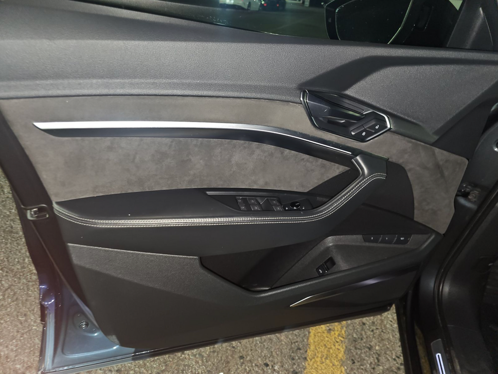 2019 Audi e-tron Image 12