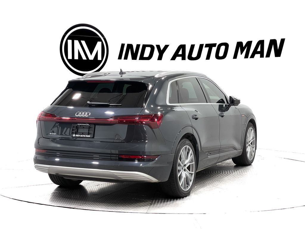 2019 Audi e-tron Image 4