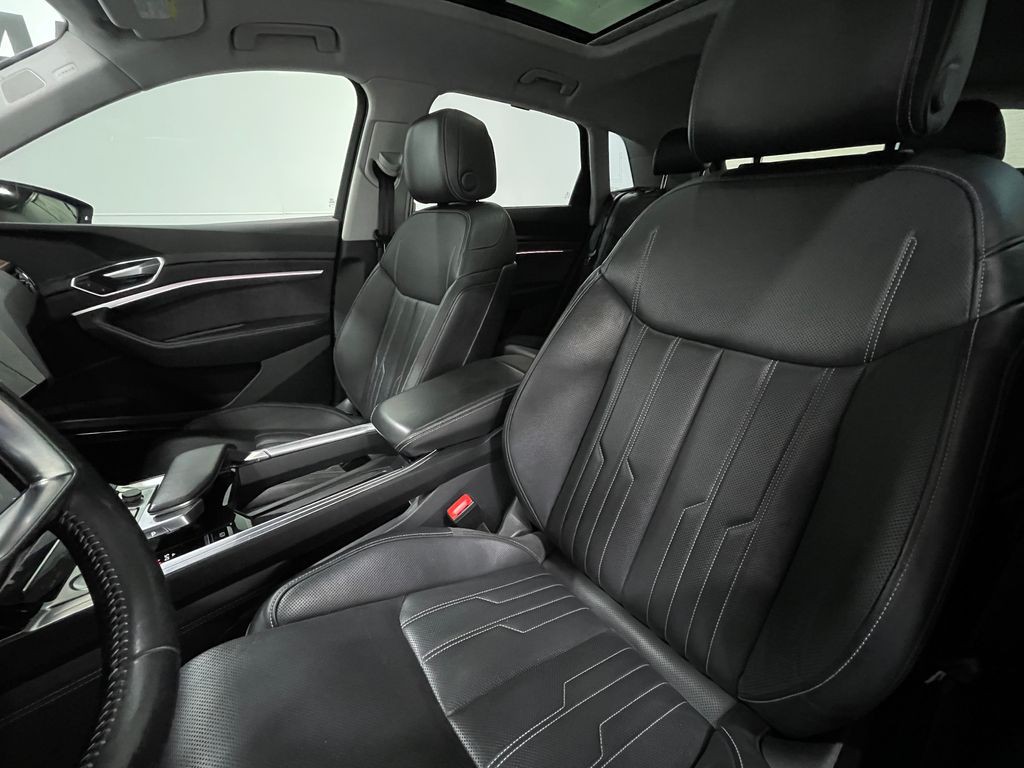 2019 Audi e-tron Image 14