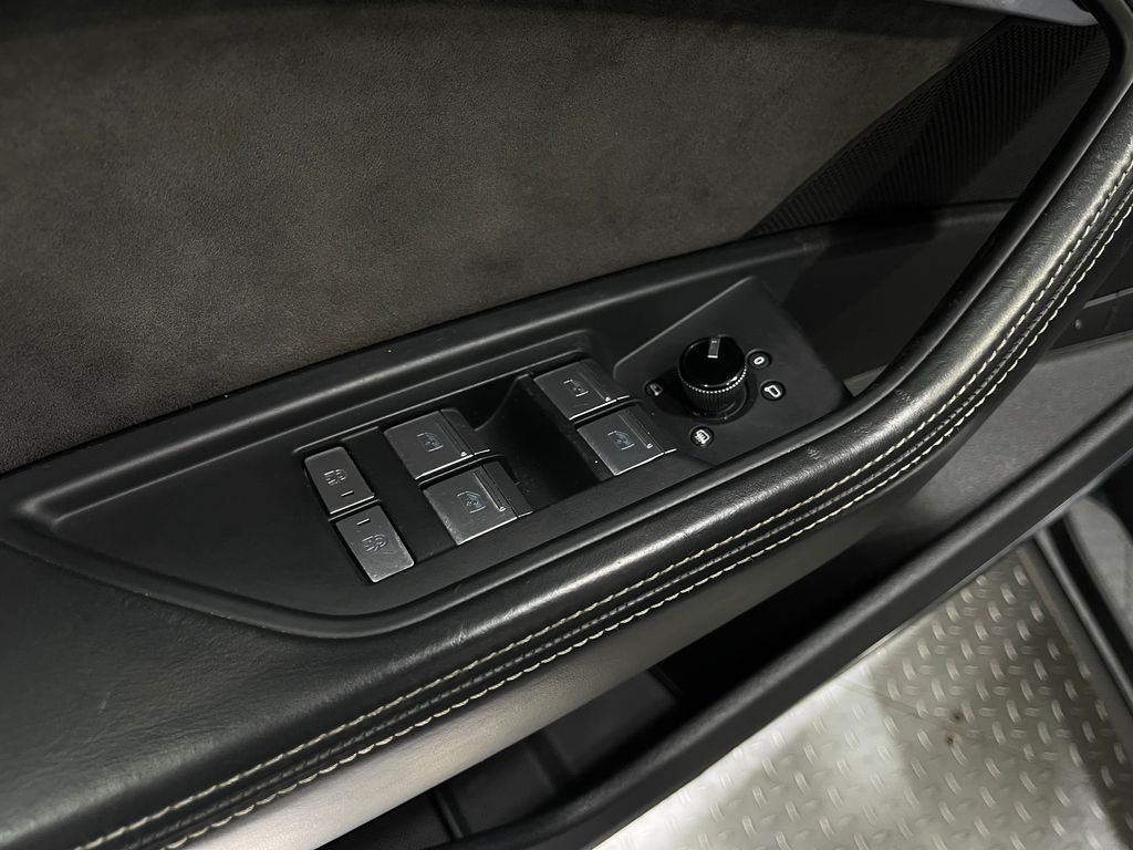 2019 Audi e-tron Image 16