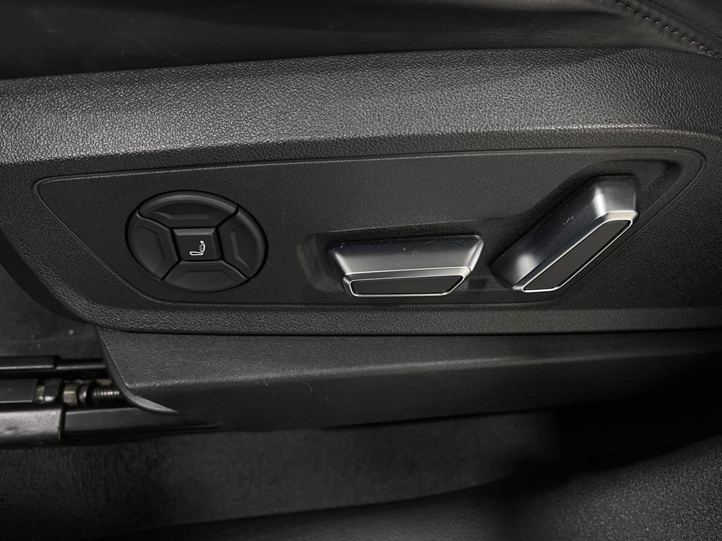 2019 Audi e-tron Image 17