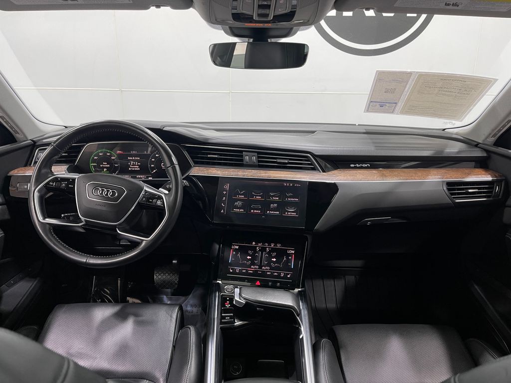 2019 Audi e-tron Image 19