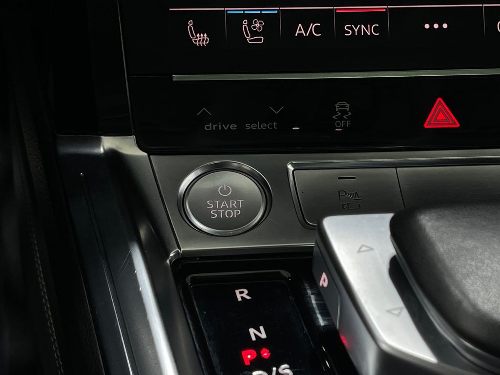2019 Audi e-tron Image 21