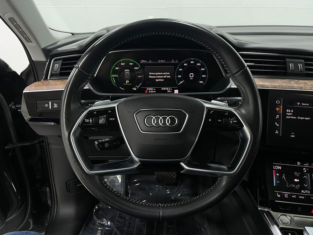2019 Audi e-tron Image 22