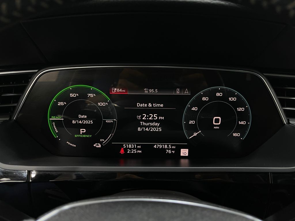 2019 Audi e-tron Image 23