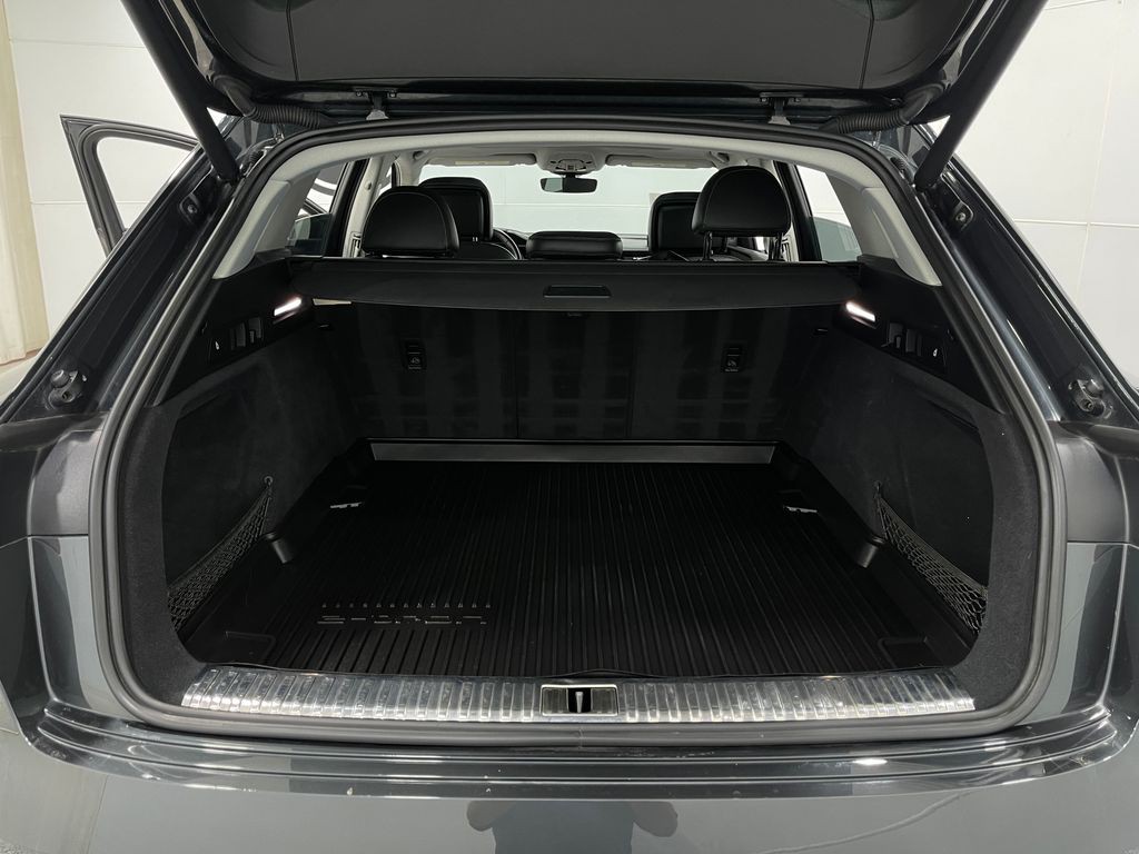2019 Audi e-tron Image 26