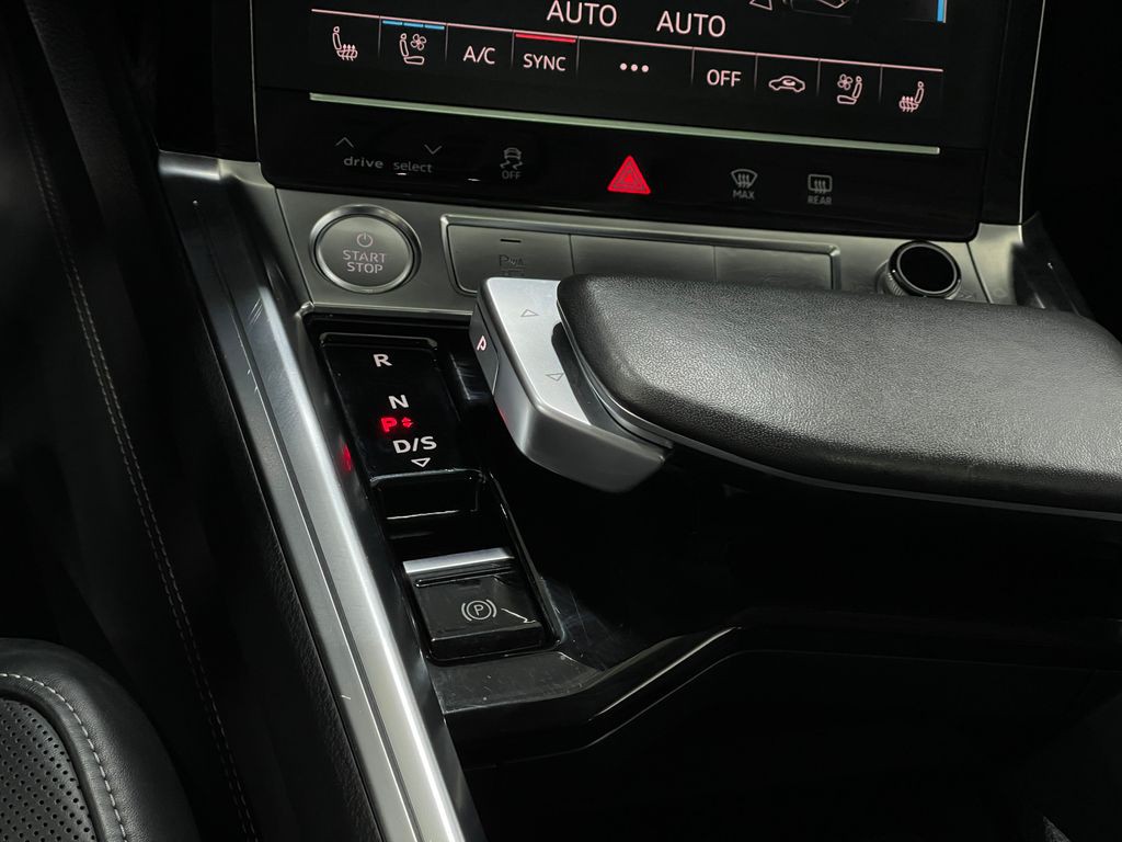 2019 Audi e-tron Image 28