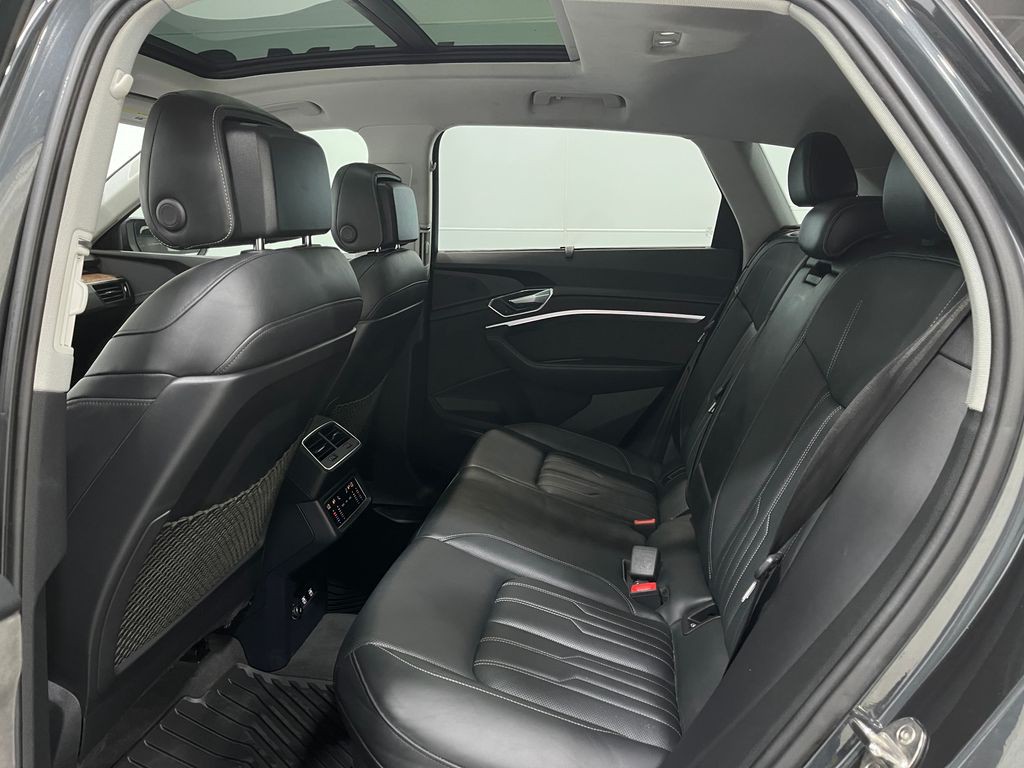 2019 Audi e-tron Image 29