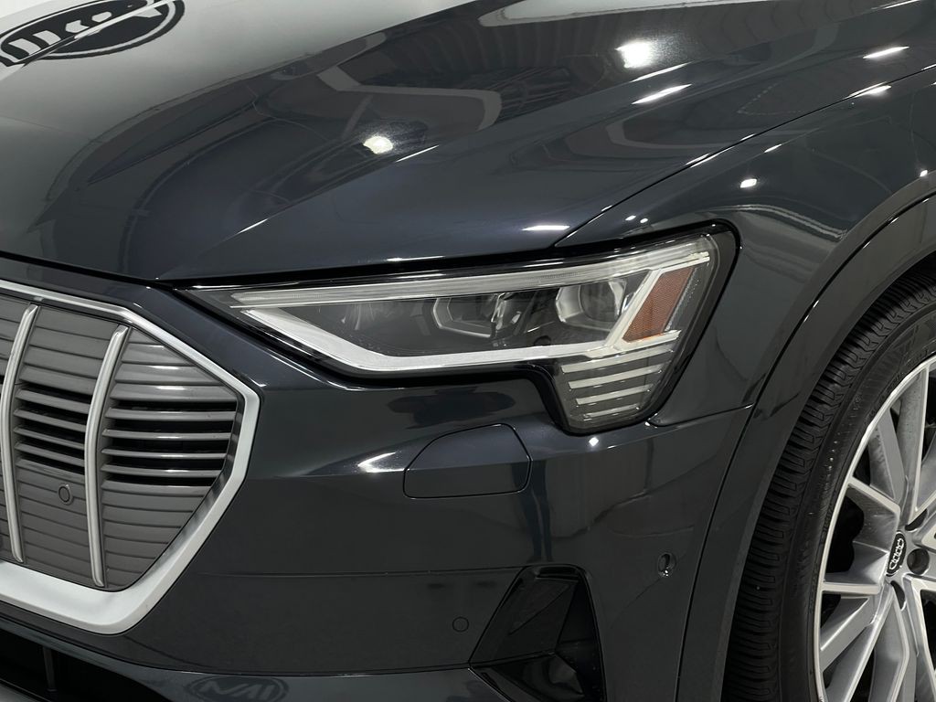 2019 Audi e-tron Image 32
