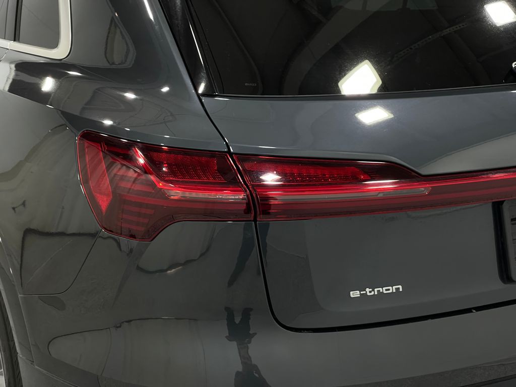 2019 Audi e-tron Image 33