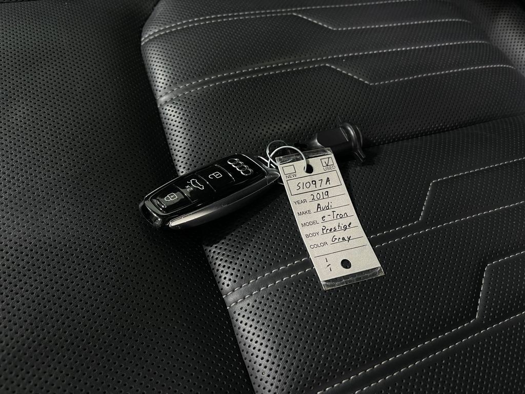 2019 Audi e-tron Image 36